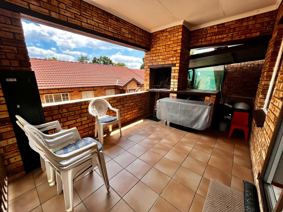 2 Bedroom Property for Sale in Safari Gardens North West